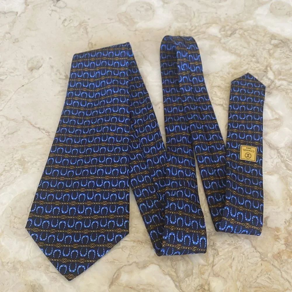 Chanel Horseshoes CC Logo 100% Silk Tie - Picture 5 of 11
